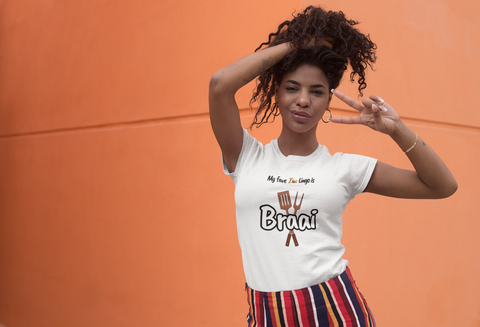 Curly waired woman wearing a Zimbabwean T-Shirt that says Braai